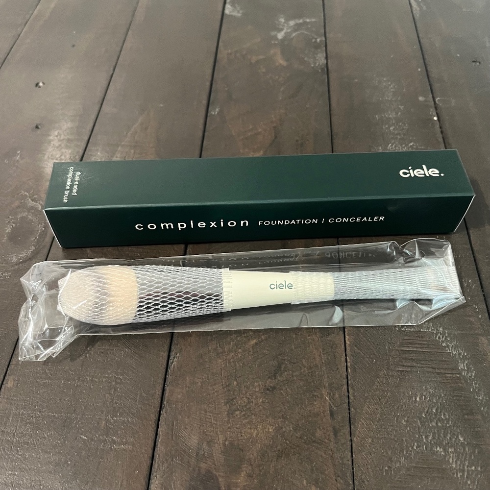 Ciele Cosmetics Dual Ended Complexion Brush